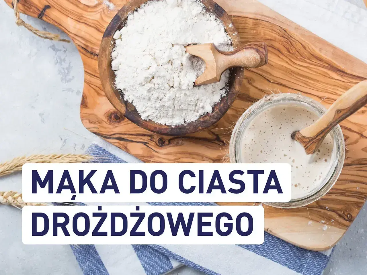 Jaka mąka do ciasta drożdżowego? Miseczka z mąką i zakwas w słoiku, gotowe do pieczenia.